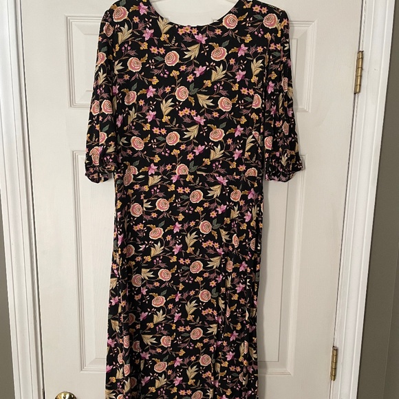 LOFT Dresses & Skirts - Loft Floral Ruffle Sleeve Midi Dress Size 14